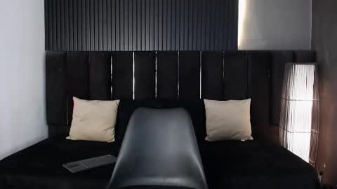 Snapshot of dominic_ghost chatting on September 19, 1:40 am Dominic online show from September 19, 1:40 am