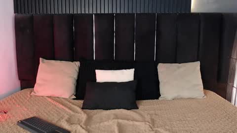 Snapshot of dominic_ghost chatting on September 26, 12:03 am Dominic online show from September 26, 12:03 am