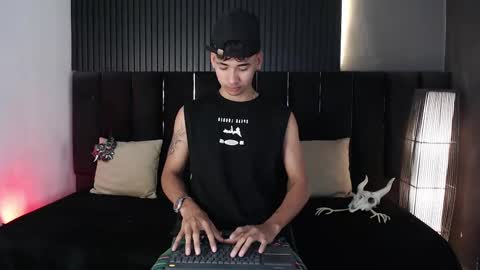 Snapshot of dominic_ghost chatting on October 14, 8:31 pm Dominic online show from October 14, 8:31 pm