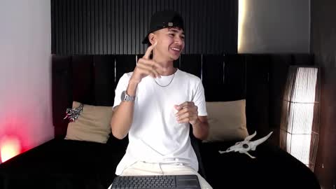 Snapshot of dominic_ghost chatting on October 15, 11:49 pm Dominic online show from October 15, 11:49 pm