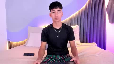 Snapshot of dominic_ghost chatting on November 6, 5:52 am Dominic online show from November 6, 5:52 am