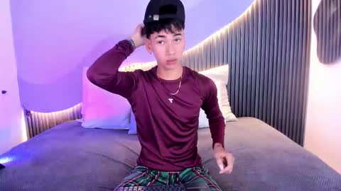 Snapshot of dominic_ghost chatting on November 10, 1:04 am Dominic online show from November 10, 1:04 am