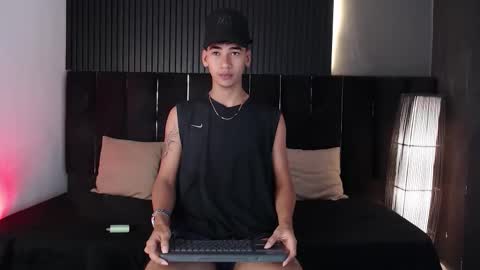 Snapshot of dominic_ghost chatting on November 28, 11:18 pm Dominic online show from November 28, 11:18 pm