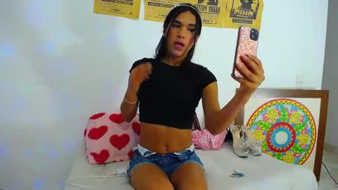 Snapshot of dominic_sofia chatting on November 21, 10:47 am dominic_sofia online show from November 21, 10:47 am