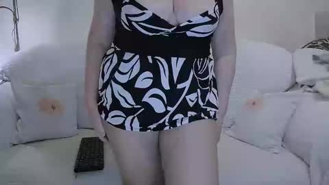 Snapshot of donnadoll4u chatting on March 12, 4:02 pm Erica online show from March 12, 4:02 pm