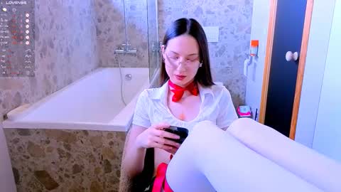 Snapshot of dorafisher01 chatting on October 19, 9:32 am Dora online show from October 19, 9:32 am