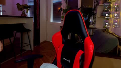 Snapshot of dorfmatratze_ chatting on December 5, 12:55 pm Alice online show from December 5, 12:55 pm