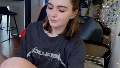 Snapshot of dorfmatratze_ chatting on January 5, 7:49 am Alice online show from January 5, 7:49 am