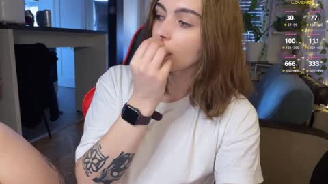 Snapshot of dorfmatratze_ chatting on January 11, 12:29 pm Alice online show from January 11, 12:29 pm