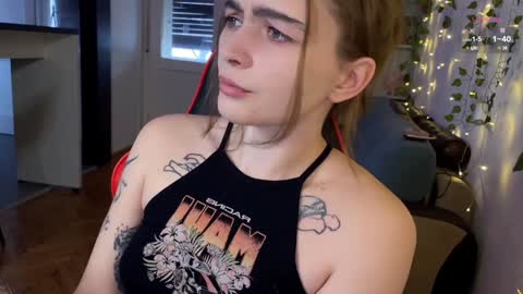 Snapshot of dorfmatratze_ chatting on January 16, 9:05 am Alice online show from January 16, 9:05 am