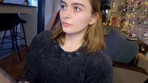 Snapshot of dorfmatratze_ chatting on January 25, 3:20 pm Alice online show from January 25, 3:20 pm