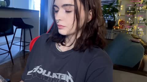 Snapshot of dorfmatratze_ chatting on February 3, 7:51 am Alice online show from February 3, 7:51 am