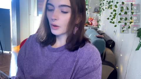 Snapshot of dorfmatratze_ chatting on February 6, 9:11 am Alice online show from February 6, 9:11 am