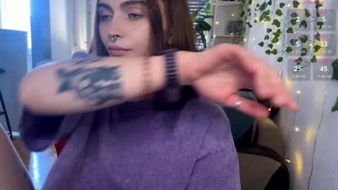 Snapshot of dorfmatratze_ chatting on February 6, 12:16 pm Alice online show from February 6, 12:16 pm