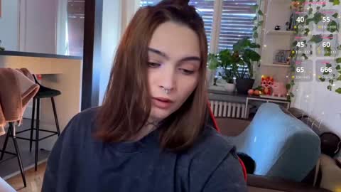 Snapshot of dorfmatratze_ chatting on February 19, 8:01 am Alice online show from February 19, 8:01 am