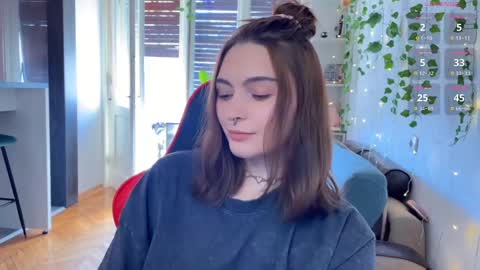 Snapshot of dorfmatratze_ chatting on February 19, 11:06 am Alice online show from February 19, 11:06 am