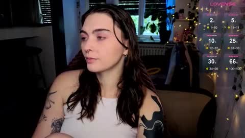 Snapshot of dorfmatratze_ chatting on October 2, 7:04 am Alice online show from October 2, 7:04 am