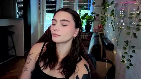 Snapshot of dorfmatratze_ chatting on October 9, 8:12 am Alice online show from October 9, 8:12 am