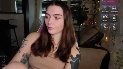 Snapshot of dorfmatratze_ chatting on November 23, 7:52 am Alice online show from November 23, 7:52 am