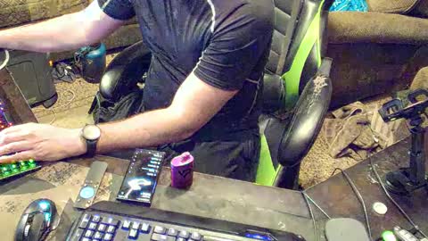 DotYourEyezez  online show from December 6, 7:32 am