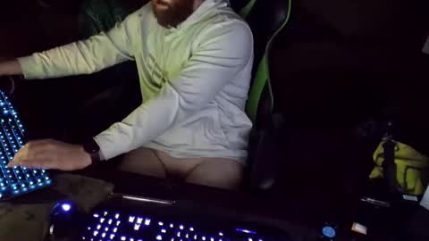 DotYourEyezez  online show from December 10, 9:44 am