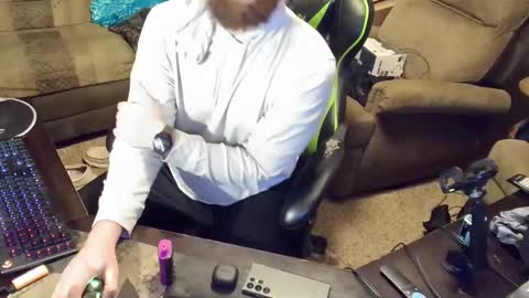 DotYourEyezez  online show from December 12, 9:30 am