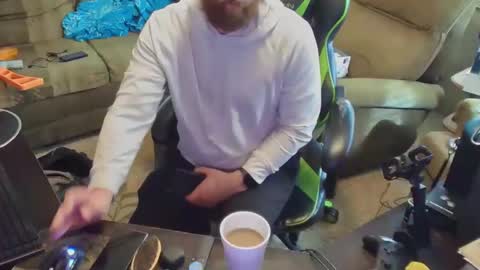 DotYourEyezez  online show from December 12, 6:42 pm