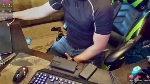 DotYourEyezez  online show from December 28, 12:04 am