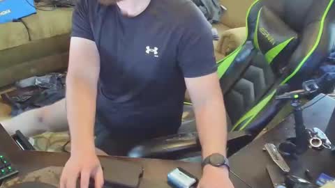 DotYourEyezez  online show from February 4, 7:00 pm