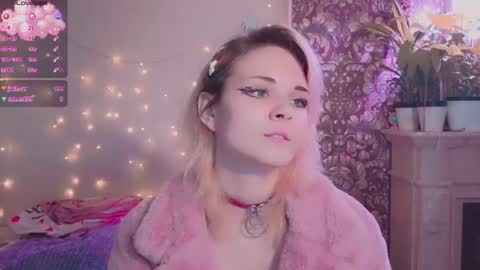 Snapshot of doublebubblecum chatting on October 22, 8:19 pm Angie online show from October 22, 8:19 pm