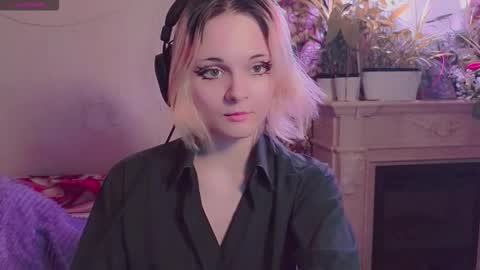 Snapshot of doublebubblecum chatting on November 10, 11:15 pm Angie online show from November 10, 11:15 pm