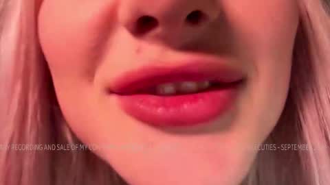 Lana  Eva  dont forget to give us a thumb up online show from September 20, 8:21 pm