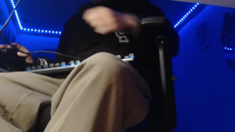 douglas_drake online show from February 19, 4:01 am