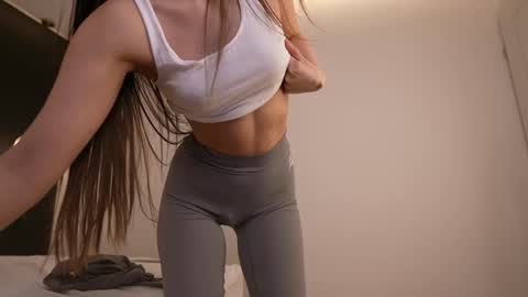 Snapshot of dovia chatting on February 17, 7:58 am . . online show from February 17, 7:58 am