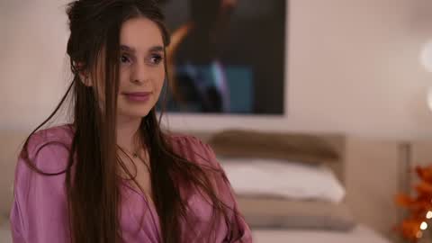 Snapshot of dovia chatting on November 8, 7:52 am . . online show from November 8, 7:52 am