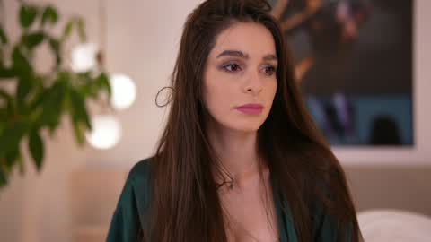 Snapshot of dovia chatting on November 10, 7:40 am . . online show from November 10, 7:40 am