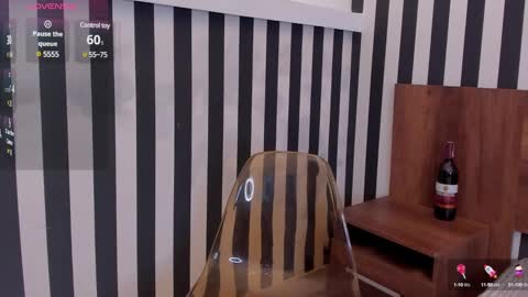 Snapshot of dracaryss_ chatting on December 11, 9:52 am Lissa Or DRACARYSS your dragon Queen online show from December 11, 9:52 am