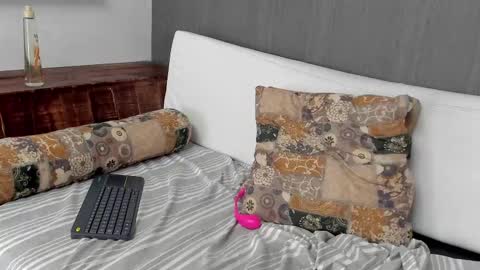 Snapshot of dracaryss_ chatting on December 13, 1:01 pm Lissa Or DRACARYSS your dragon Queen online show from December 13, 1:01 pm