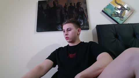 draco_boy2000 online show from December 9, 7:07 pm