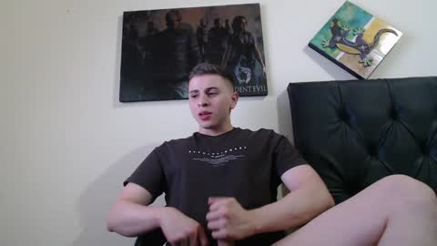 draco_boy2000 online show from December 26, 7:38 pm