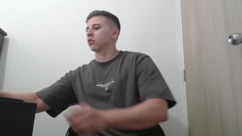 draco_boy2000 online show from October 21, 9:15 pm