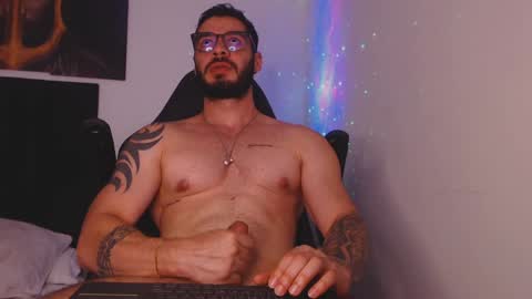 Snapshot of drake_cole11 chatting on December 9, 4:05 pm drake_cole11 online show from December 9, 4:05 pm