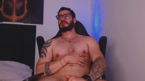 Snapshot of drake_cole11 chatting on December 12, 2:33 pm drake_cole11 online show from December 12, 2:33 pm