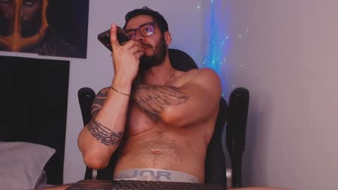 Snapshot of drake_cole11 chatting on December 18, 3:33 pm drake_cole11 online show from December 18, 3:33 pm