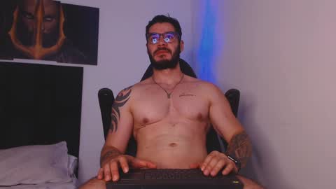 Snapshot of drake_cole11 chatting on December 25, 3:38 pm drake_cole11 online show from December 25, 3:38 pm