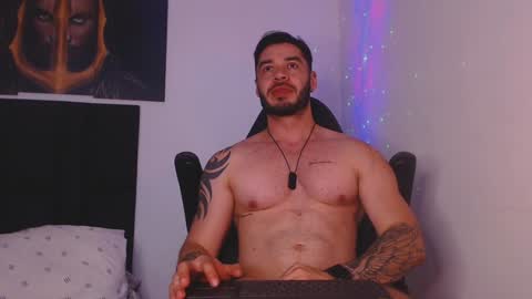 Snapshot of drake_cole11 chatting on January 1, 11:40 pm drake_cole11 online show from January 1, 11:40 pm