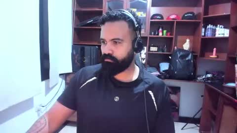 Snapshot of drako_argenti_ chatting on December 19, 8:23 am Drako online show from December 19, 8:23 am