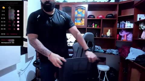 Snapshot of drako_argenti_ chatting on December 28, 8:04 pm Drako online show from December 28, 8:04 pm