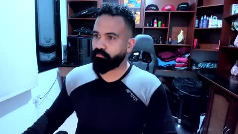 Snapshot of drako_argenti_ chatting on December 30, 11:17 pm Drako online show from December 30, 11:17 pm