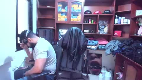 Snapshot of drako_argenti_ chatting on January 16, 3:46 pm Drako online show from January 16, 3:46 pm